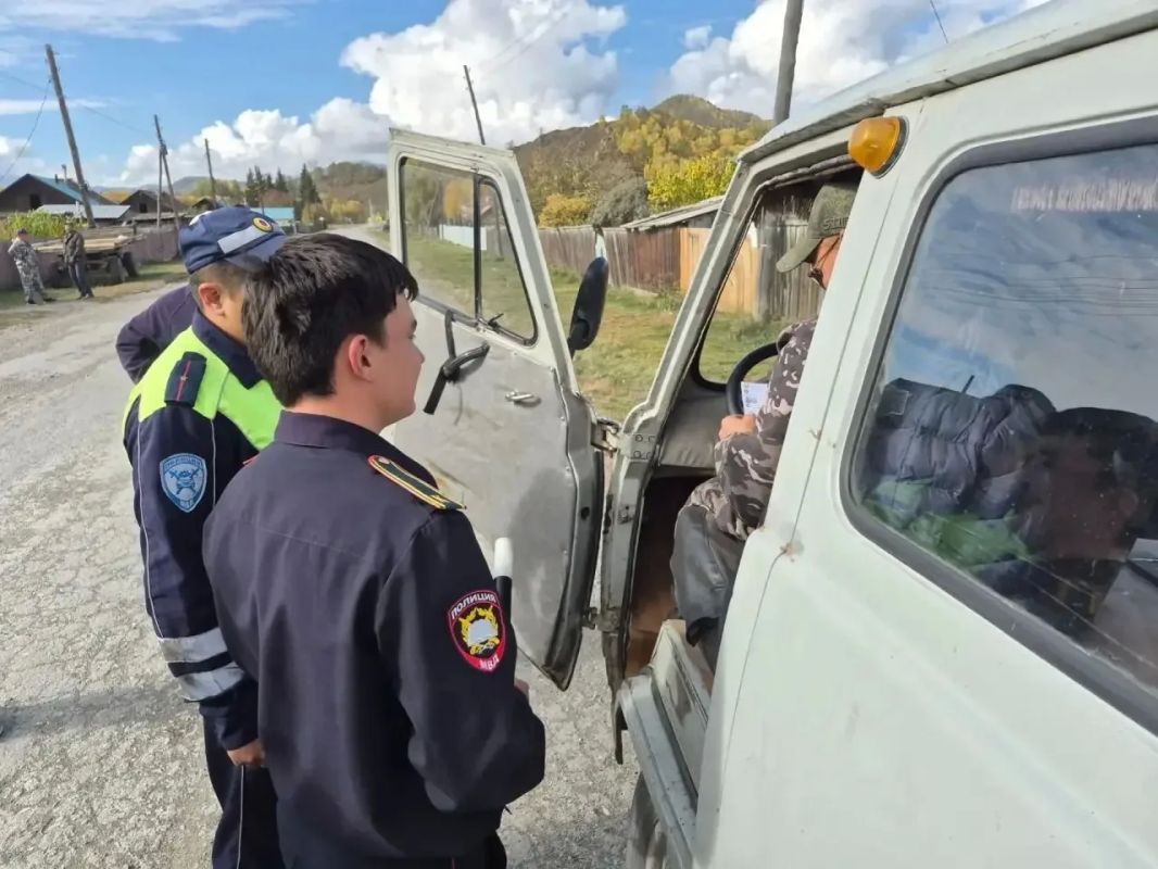 В Усть-Коксинском районе сотрудники Госавтоинспекции вместе с кадетами Огневской средней школы провели профилактическую работу с водителями В Усть-Коксинском районе сотрудники Госавтоинспекции вместе с кадетами Огневской средней школы провели профилактическую работу с водителями