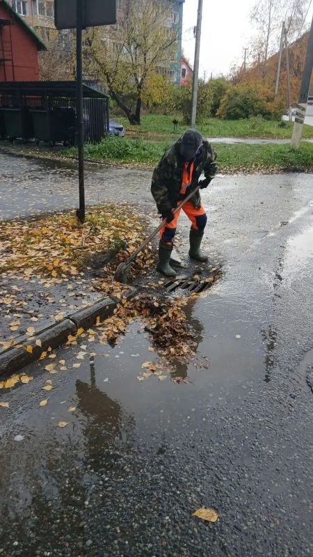 Завершаем осенние дорожные работы, постепенно готовим технику к зиме Завершаем осенние дорожные работы, постепенно готовим технику к зиме
