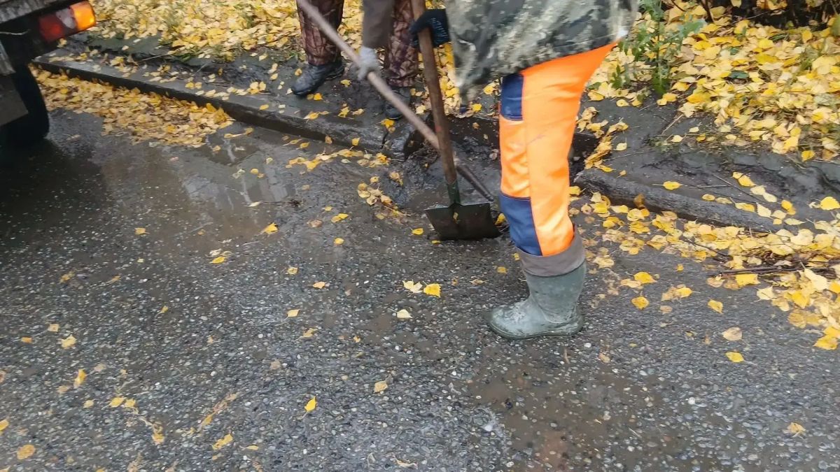 Завершаем осенние дорожные работы, постепенно готовим технику к зиме Завершаем осенние дорожные работы, постепенно готовим технику к зиме