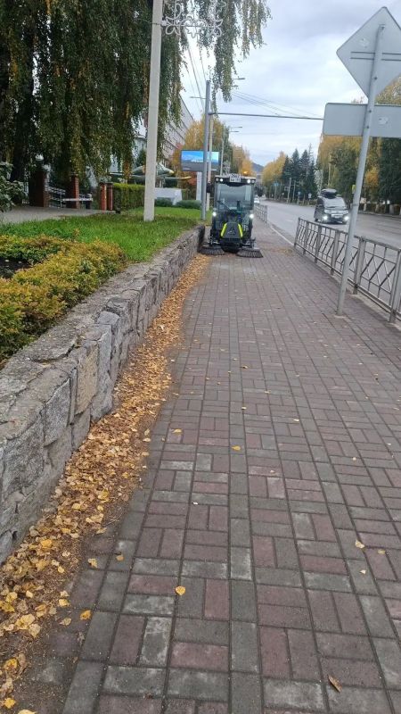 Завершаем осенние дорожные работы, постепенно готовим технику к зиме Завершаем осенние дорожные работы, постепенно готовим технику к зиме