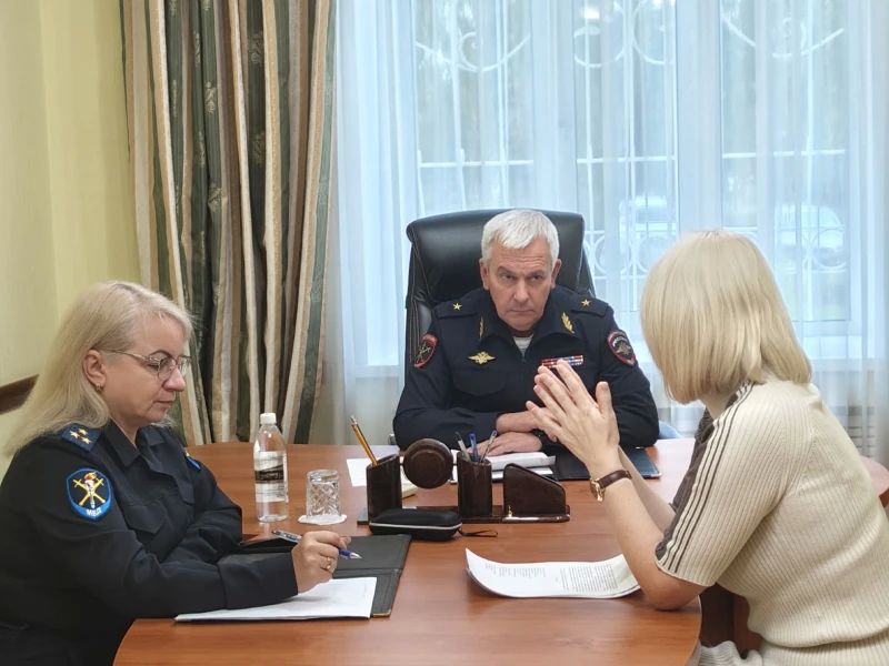 Министр внутренних дел по Республике Алтай Дмитрий Трощилов совместно с председателем Общественного совета при МВД по Республике Алтай провел прием граждан Министр внутренних дел по Республике Алтай Дмитрий Трощилов совместно с председателем Общественного совета при МВД по Республике Алтай провел прием граждан