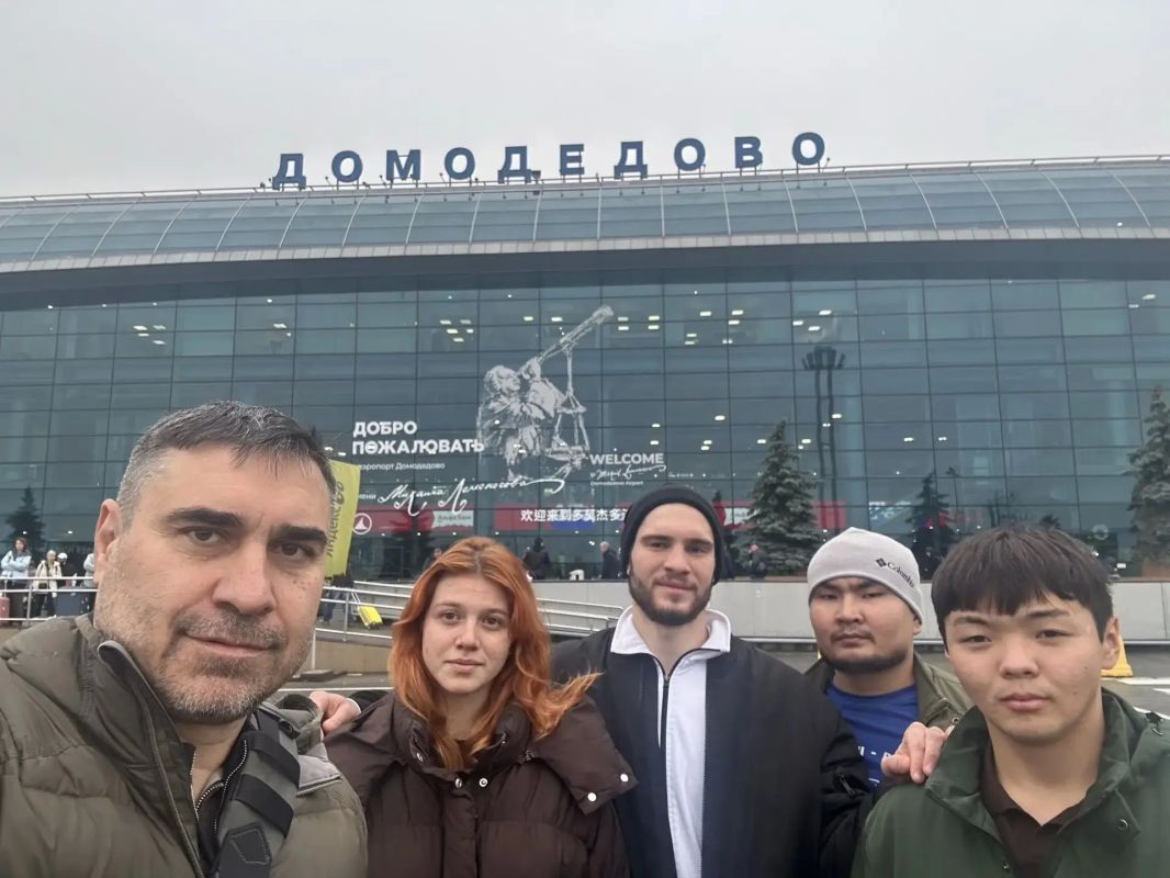 Сейчас время молодых. Если ты молод, амбициозен, патриотичен, готов встать на защиту Родины — тебе открыты все дороги, и твои возможности безграничны!