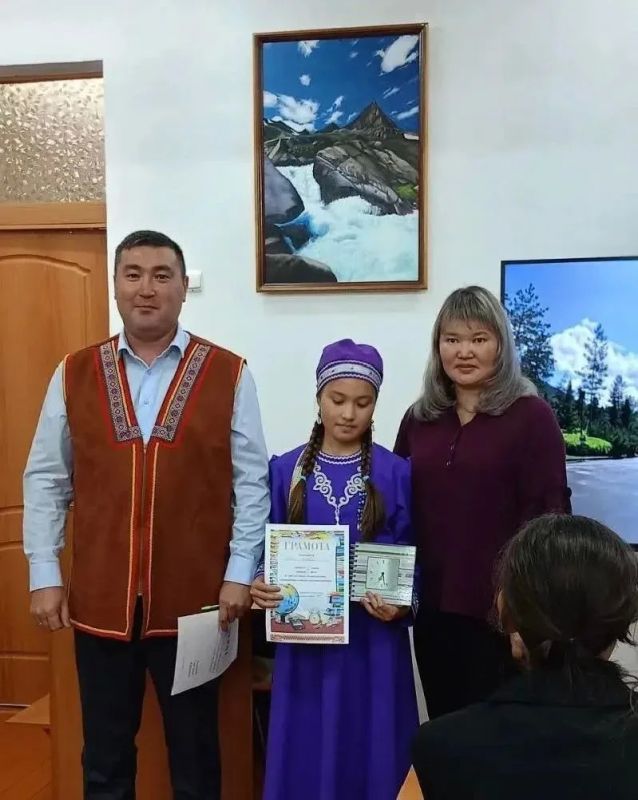 В преддверии Дня алтайского языка в Курмач-Байгольской школе состоялось мероприятие в рамках проекта «Живая классика», которое прошло на алтайском языке — учащиеся декламировали произведения писателей-юбиляров Горного Алтая В преддверии Дня алтайского языка в Курмач-Байгольской школе состоялось мероприятие в рамках проекта «Живая классика», которое прошло на алтайском языке — учащиеся декламировали произведения писателей-юбиляров Горного Алтая