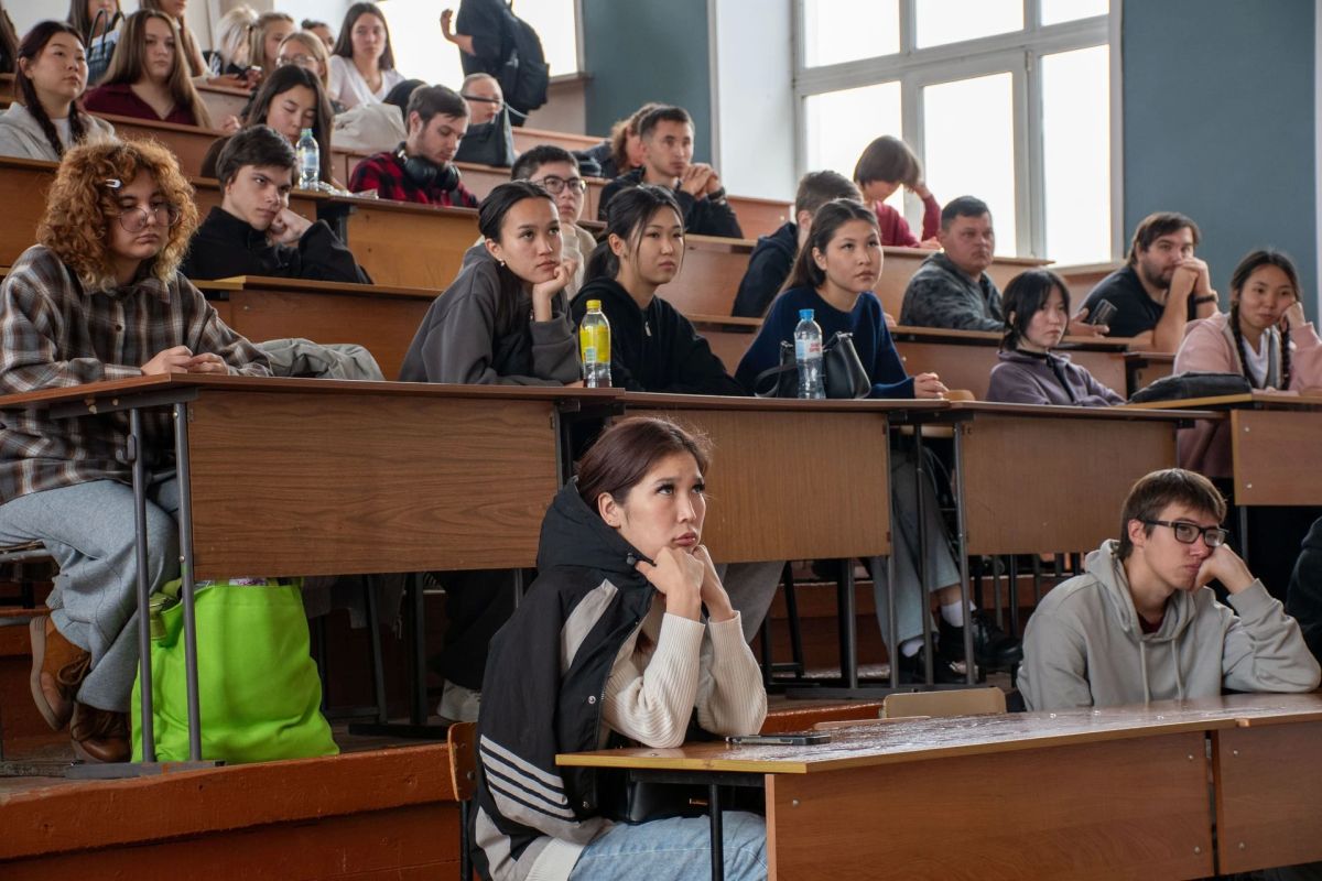 В Горно-Алтайске сотрудники полиции рассказали студентам о вреде наркотиков и ответственности за их распространение