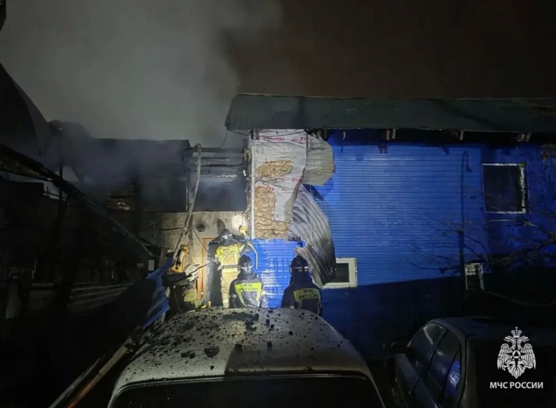 В Горно-Алтайске ранним утром ликвидировали крупный пожар В Горно-Алтайске ранним утром ликвидировали крупный пожар