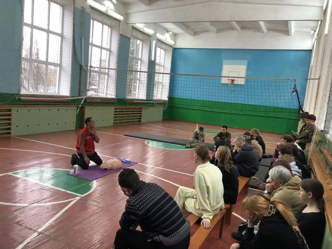 Первокурсников Майминского сельхозтехникума обучили навыкам первой помощи Первокурсников Майминского сельхозтехникума обучили навыкам первой помощи