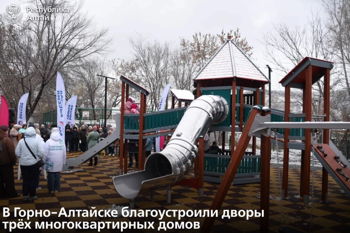 В микрорайоне Жилмассив завершены работы по благоустройству дворов трёх многоквартирных домов по проспекту Коммунистический, 176, 178 и 180