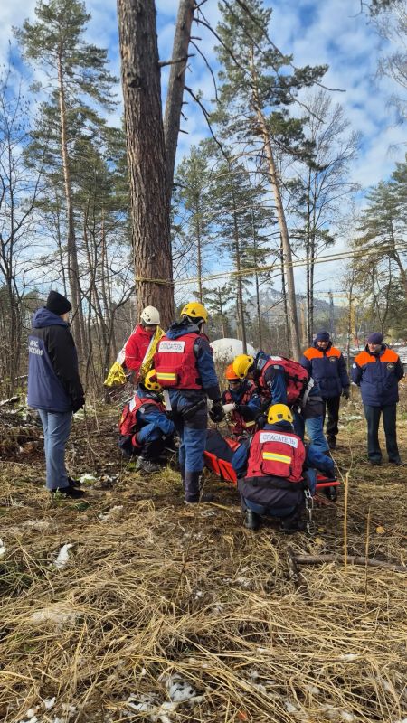 Спасатели всесезонного курорта «Манжерок» успешно прошли аттестацию Спасатели всесезонного курорта «Манжерок» успешно прошли аттестацию