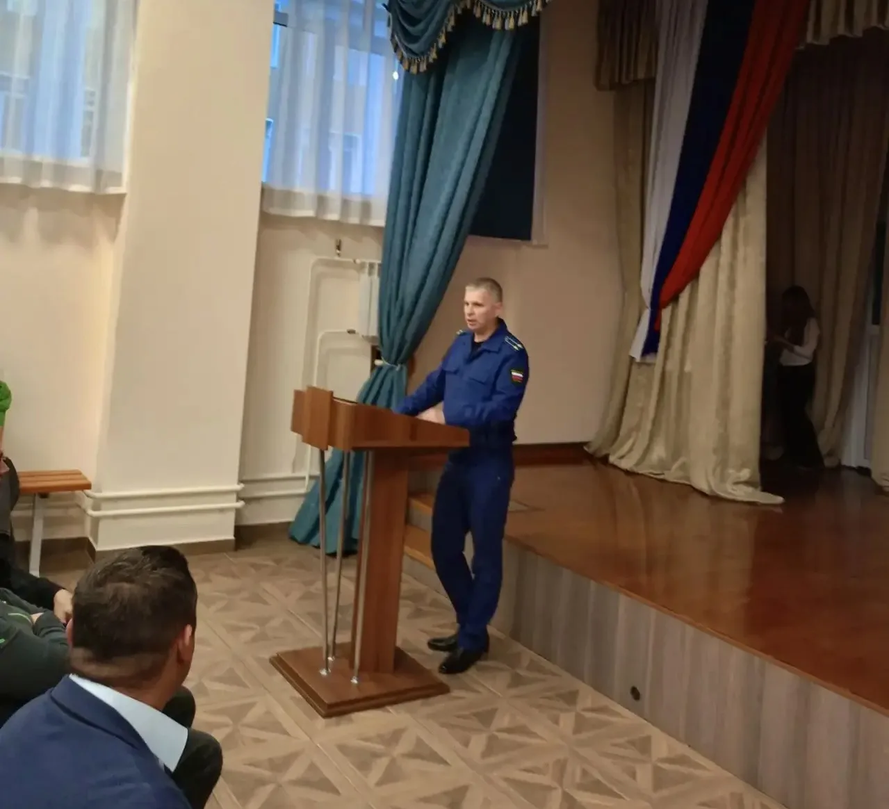 Прокурор Турочакского района провел просветительскую лекцию для родителей и педагогов Турочакской школы