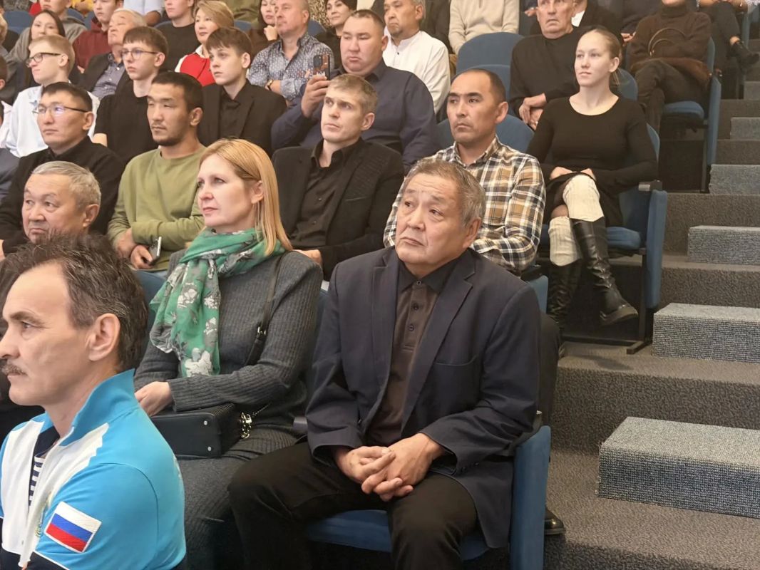 Тренеров Республики Алтай поздравили с профессиональным праздником Тренеров Республики Алтай поздравили с профессиональным праздником