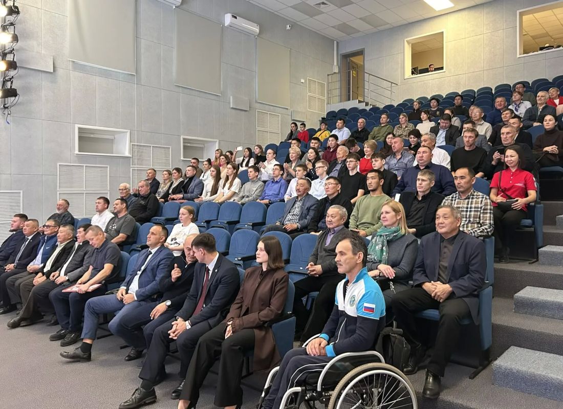 Сегодня в Центре культурного развития Республики Алтай поздравил наших уважаемых тренеров, наставников и ветеранов спорта с Днём тренера Сегодня в Центре культурного развития Республики Алтай поздравил наших уважаемых тренеров, наставников и ветеранов спорта с Днём тренера