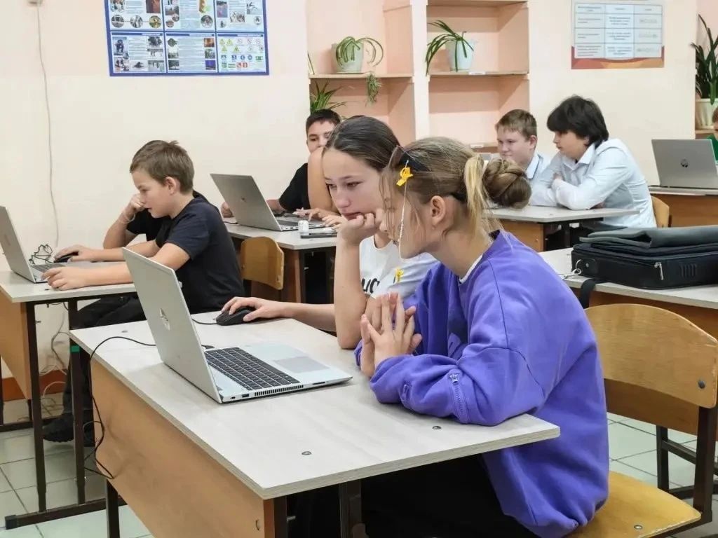 В октябре мобильный технопарк «Кванториум» провел выездные образовательные сессии в школах Турочакского, Чемальского, Чойского и Шебалинского районов В октябре мобильный технопарк «Кванториум» провел выездные образовательные сессии в школах Турочакского, Чемальского, Чойского и Шебалинского районов