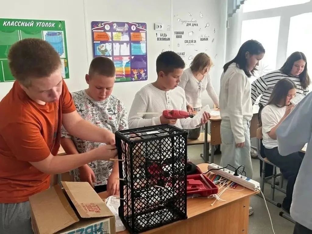 В октябре мобильный технопарк «Кванториум» провел выездные образовательные сессии в школах Турочакского, Чемальского, Чойского и Шебалинского районов В октябре мобильный технопарк «Кванториум» провел выездные образовательные сессии в школах Турочакского, Чемальского, Чойского и Шебалинского районов